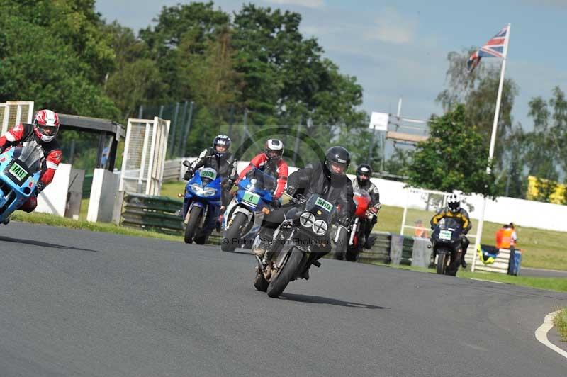 Mallory park Leicestershire;Mallory park photographs;Motorcycle action photographs;classic bikes;event digital images;eventdigitalimages;mallory park;no limits trackday;peter wileman photography;vintage bikes;vintage motorcycles;vmcc festival 1000 bikes