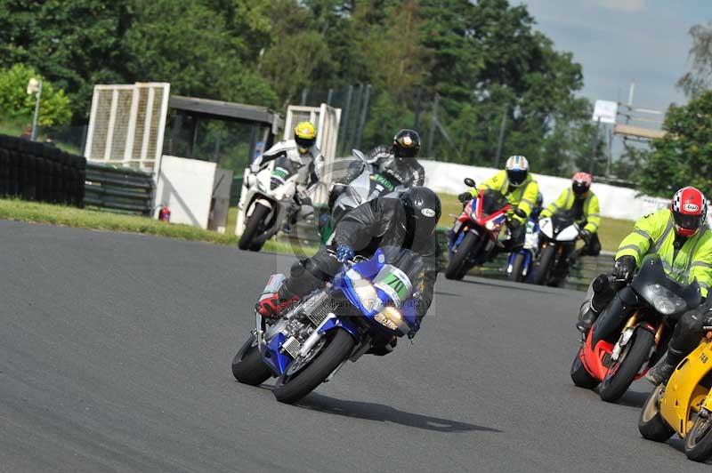 Mallory park Leicestershire;Mallory park photographs;Motorcycle action photographs;classic bikes;event digital images;eventdigitalimages;mallory park;no limits trackday;peter wileman photography;vintage bikes;vintage motorcycles;vmcc festival 1000 bikes