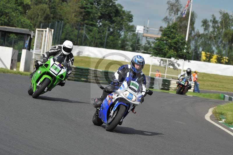 Mallory park Leicestershire;Mallory park photographs;Motorcycle action photographs;classic bikes;event digital images;eventdigitalimages;mallory park;no limits trackday;peter wileman photography;vintage bikes;vintage motorcycles;vmcc festival 1000 bikes