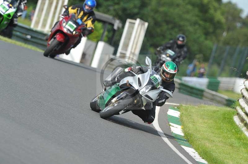 Mallory park Leicestershire;Mallory park photographs;Motorcycle action photographs;classic bikes;event digital images;eventdigitalimages;mallory park;no limits trackday;peter wileman photography;vintage bikes;vintage motorcycles;vmcc festival 1000 bikes