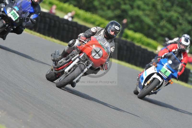 Mallory park Leicestershire;Mallory park photographs;Motorcycle action photographs;classic bikes;event digital images;eventdigitalimages;mallory park;no limits trackday;peter wileman photography;vintage bikes;vintage motorcycles;vmcc festival 1000 bikes