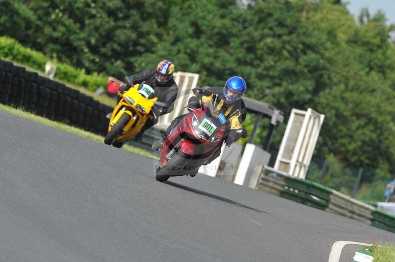 Mallory park Leicestershire;Mallory park photographs;Motorcycle action photographs;classic bikes;event digital images;eventdigitalimages;mallory park;no limits trackday;peter wileman photography;vintage bikes;vintage motorcycles;vmcc festival 1000 bikes