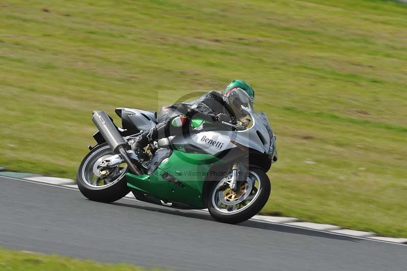 Mallory park Leicestershire;Mallory park photographs;Motorcycle action photographs;classic bikes;event digital images;eventdigitalimages;mallory park;no limits trackday;peter wileman photography;vintage bikes;vintage motorcycles;vmcc festival 1000 bikes