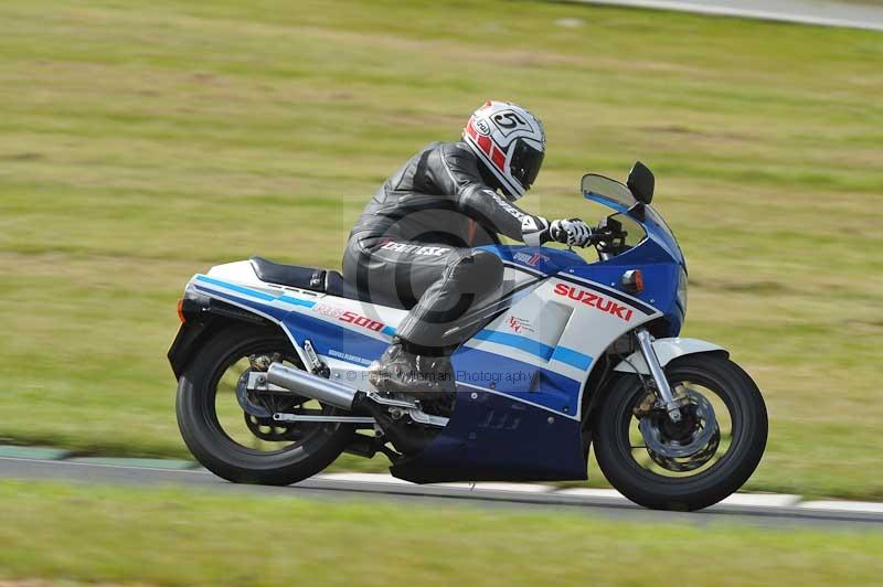 Mallory park Leicestershire;Mallory park photographs;Motorcycle action photographs;classic bikes;event digital images;eventdigitalimages;mallory park;no limits trackday;peter wileman photography;vintage bikes;vintage motorcycles;vmcc festival 1000 bikes