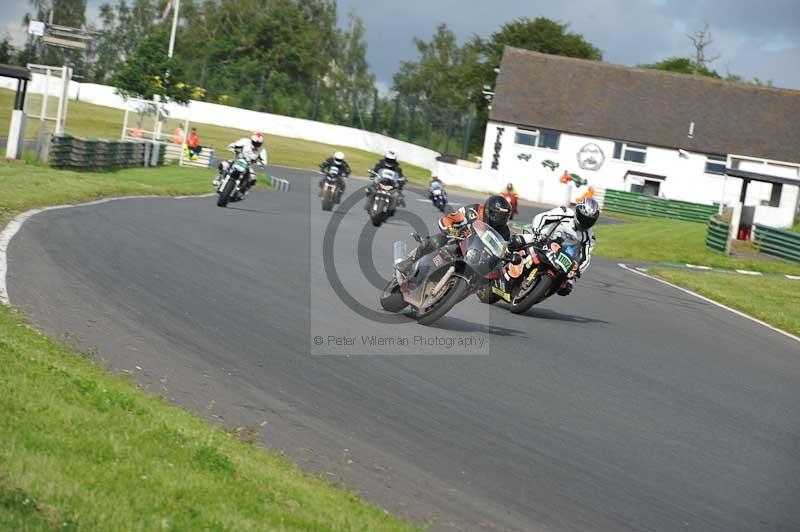 Mallory park Leicestershire;Mallory park photographs;Motorcycle action photographs;classic bikes;event digital images;eventdigitalimages;mallory park;no limits trackday;peter wileman photography;vintage bikes;vintage motorcycles;vmcc festival 1000 bikes