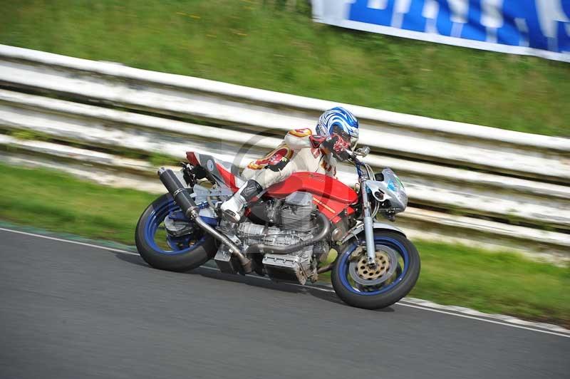 Mallory park Leicestershire;Mallory park photographs;Motorcycle action photographs;classic bikes;event digital images;eventdigitalimages;mallory park;no limits trackday;peter wileman photography;vintage bikes;vintage motorcycles;vmcc festival 1000 bikes