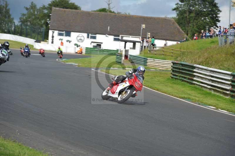 Mallory park Leicestershire;Mallory park photographs;Motorcycle action photographs;classic bikes;event digital images;eventdigitalimages;mallory park;no limits trackday;peter wileman photography;vintage bikes;vintage motorcycles;vmcc festival 1000 bikes