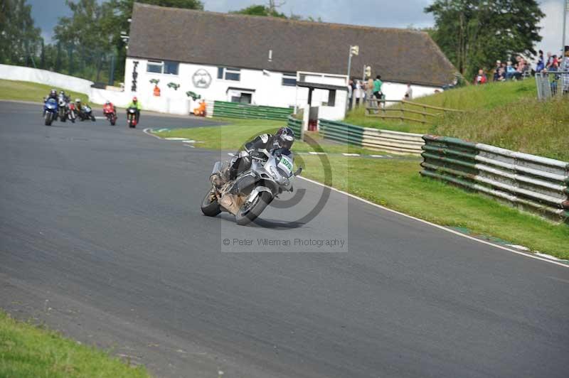 Mallory park Leicestershire;Mallory park photographs;Motorcycle action photographs;classic bikes;event digital images;eventdigitalimages;mallory park;no limits trackday;peter wileman photography;vintage bikes;vintage motorcycles;vmcc festival 1000 bikes