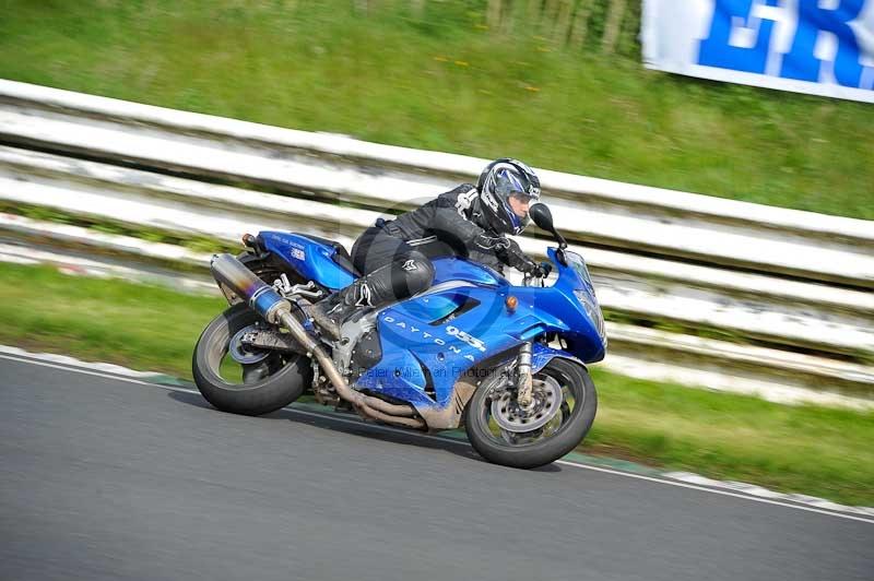 Mallory park Leicestershire;Mallory park photographs;Motorcycle action photographs;classic bikes;event digital images;eventdigitalimages;mallory park;no limits trackday;peter wileman photography;vintage bikes;vintage motorcycles;vmcc festival 1000 bikes