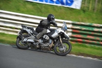 Mallory-park-Leicestershire;Mallory-park-photographs;Motorcycle-action-photographs;classic-bikes;event-digital-images;eventdigitalimages;mallory-park;no-limits-trackday;peter-wileman-photography;vintage-bikes;vintage-motorcycles;vmcc-festival-1000-bikes