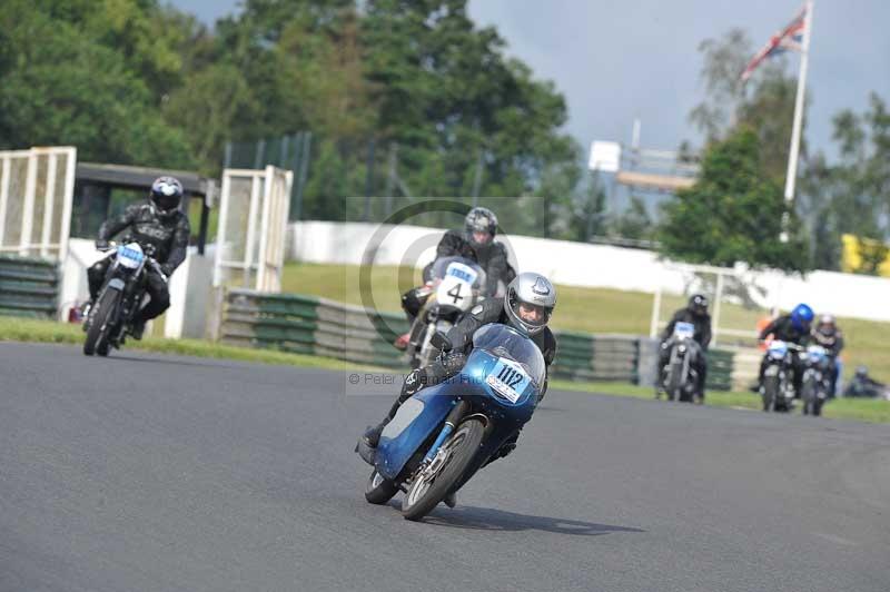 Mallory park Leicestershire;Mallory park photographs;Motorcycle action photographs;classic bikes;event digital images;eventdigitalimages;mallory park;no limits trackday;peter wileman photography;vintage bikes;vintage motorcycles;vmcc festival 1000 bikes