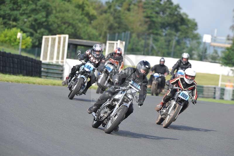 Mallory park Leicestershire;Mallory park photographs;Motorcycle action photographs;classic bikes;event digital images;eventdigitalimages;mallory park;no limits trackday;peter wileman photography;vintage bikes;vintage motorcycles;vmcc festival 1000 bikes