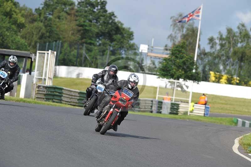 Mallory park Leicestershire;Mallory park photographs;Motorcycle action photographs;classic bikes;event digital images;eventdigitalimages;mallory park;no limits trackday;peter wileman photography;vintage bikes;vintage motorcycles;vmcc festival 1000 bikes