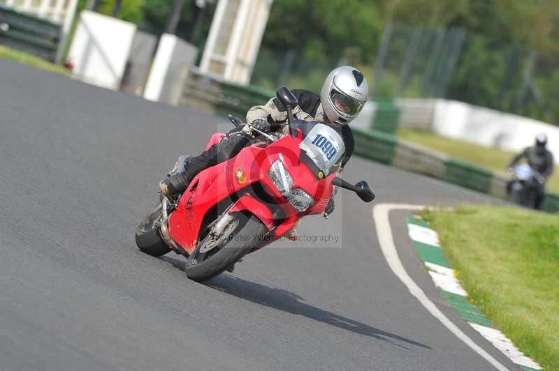 Mallory park Leicestershire;Mallory park photographs;Motorcycle action photographs;classic bikes;event digital images;eventdigitalimages;mallory park;no limits trackday;peter wileman photography;vintage bikes;vintage motorcycles;vmcc festival 1000 bikes