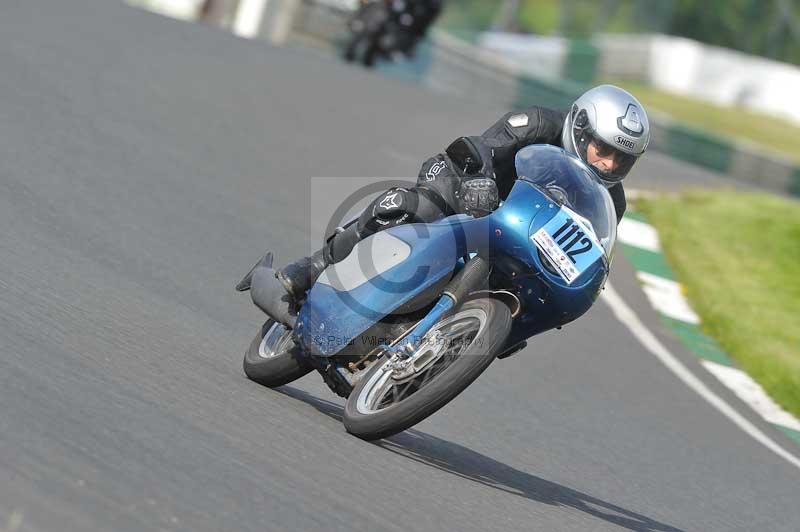 Mallory park Leicestershire;Mallory park photographs;Motorcycle action photographs;classic bikes;event digital images;eventdigitalimages;mallory park;no limits trackday;peter wileman photography;vintage bikes;vintage motorcycles;vmcc festival 1000 bikes