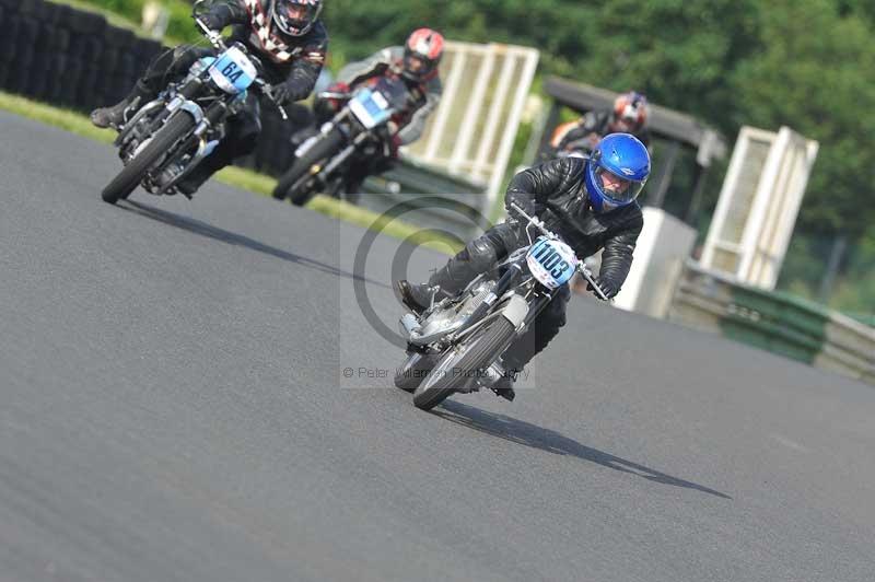 Mallory park Leicestershire;Mallory park photographs;Motorcycle action photographs;classic bikes;event digital images;eventdigitalimages;mallory park;no limits trackday;peter wileman photography;vintage bikes;vintage motorcycles;vmcc festival 1000 bikes