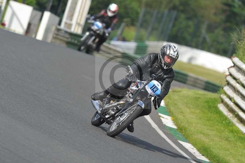 Mallory park Leicestershire;Mallory park photographs;Motorcycle action photographs;classic bikes;event digital images;eventdigitalimages;mallory park;no limits trackday;peter wileman photography;vintage bikes;vintage motorcycles;vmcc festival 1000 bikes