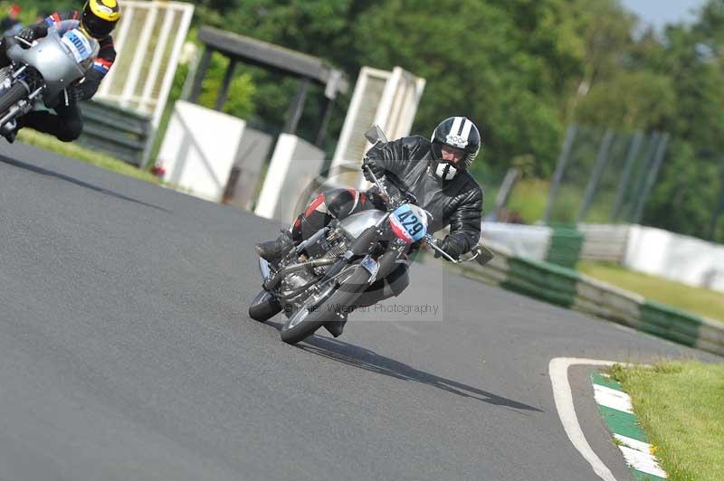 Mallory park Leicestershire;Mallory park photographs;Motorcycle action photographs;classic bikes;event digital images;eventdigitalimages;mallory park;no limits trackday;peter wileman photography;vintage bikes;vintage motorcycles;vmcc festival 1000 bikes