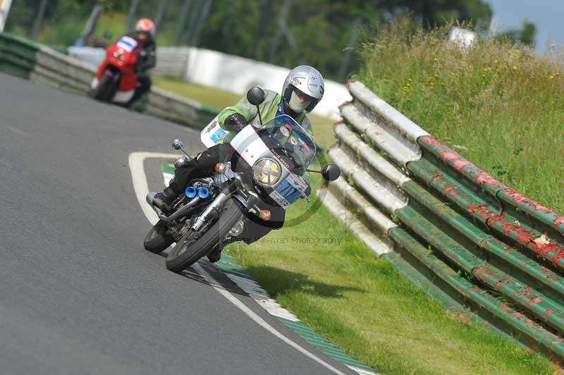 Mallory park Leicestershire;Mallory park photographs;Motorcycle action photographs;classic bikes;event digital images;eventdigitalimages;mallory park;no limits trackday;peter wileman photography;vintage bikes;vintage motorcycles;vmcc festival 1000 bikes