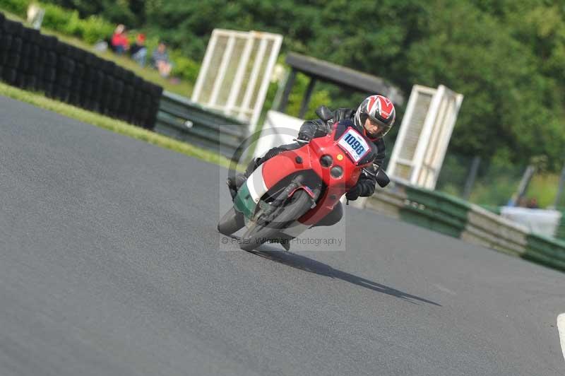 Mallory park Leicestershire;Mallory park photographs;Motorcycle action photographs;classic bikes;event digital images;eventdigitalimages;mallory park;no limits trackday;peter wileman photography;vintage bikes;vintage motorcycles;vmcc festival 1000 bikes