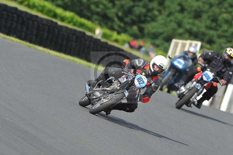 Mallory park Leicestershire;Mallory park photographs;Motorcycle action photographs;classic bikes;event digital images;eventdigitalimages;mallory park;no limits trackday;peter wileman photography;vintage bikes;vintage motorcycles;vmcc festival 1000 bikes