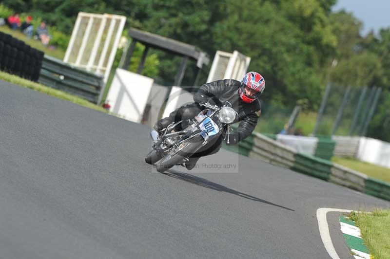 Mallory park Leicestershire;Mallory park photographs;Motorcycle action photographs;classic bikes;event digital images;eventdigitalimages;mallory park;no limits trackday;peter wileman photography;vintage bikes;vintage motorcycles;vmcc festival 1000 bikes