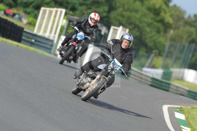 Mallory park Leicestershire;Mallory park photographs;Motorcycle action photographs;classic bikes;event digital images;eventdigitalimages;mallory park;no limits trackday;peter wileman photography;vintage bikes;vintage motorcycles;vmcc festival 1000 bikes