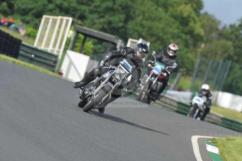 Mallory park Leicestershire;Mallory park photographs;Motorcycle action photographs;classic bikes;event digital images;eventdigitalimages;mallory park;no limits trackday;peter wileman photography;vintage bikes;vintage motorcycles;vmcc festival 1000 bikes