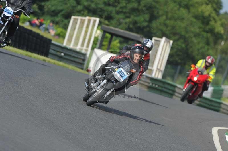 Mallory park Leicestershire;Mallory park photographs;Motorcycle action photographs;classic bikes;event digital images;eventdigitalimages;mallory park;no limits trackday;peter wileman photography;vintage bikes;vintage motorcycles;vmcc festival 1000 bikes