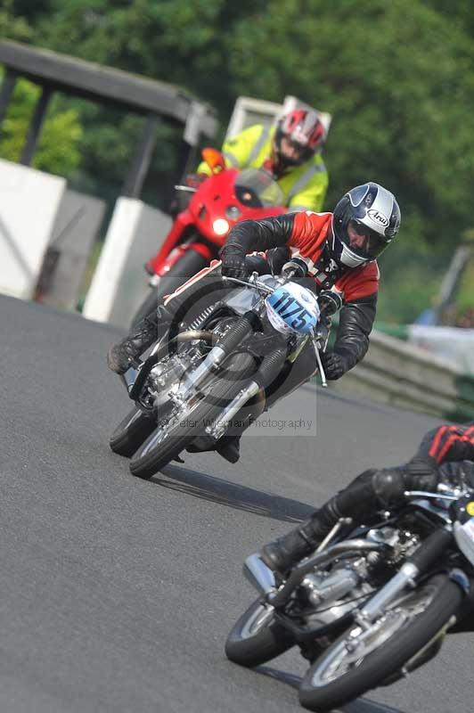 Mallory park Leicestershire;Mallory park photographs;Motorcycle action photographs;classic bikes;event digital images;eventdigitalimages;mallory park;no limits trackday;peter wileman photography;vintage bikes;vintage motorcycles;vmcc festival 1000 bikes