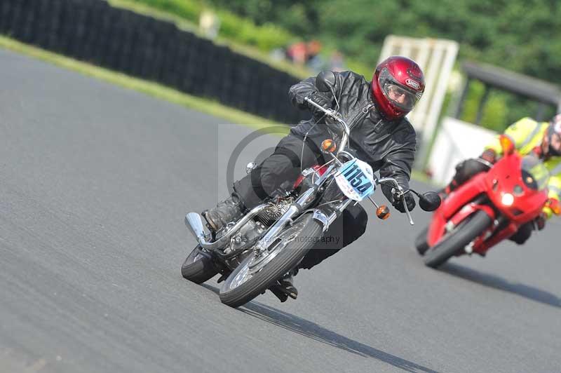 Mallory park Leicestershire;Mallory park photographs;Motorcycle action photographs;classic bikes;event digital images;eventdigitalimages;mallory park;no limits trackday;peter wileman photography;vintage bikes;vintage motorcycles;vmcc festival 1000 bikes