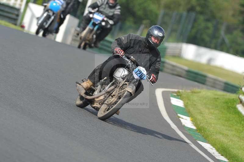 Mallory park Leicestershire;Mallory park photographs;Motorcycle action photographs;classic bikes;event digital images;eventdigitalimages;mallory park;no limits trackday;peter wileman photography;vintage bikes;vintage motorcycles;vmcc festival 1000 bikes