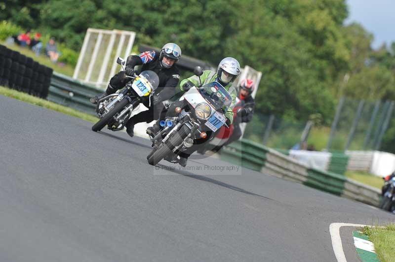 Mallory park Leicestershire;Mallory park photographs;Motorcycle action photographs;classic bikes;event digital images;eventdigitalimages;mallory park;no limits trackday;peter wileman photography;vintage bikes;vintage motorcycles;vmcc festival 1000 bikes