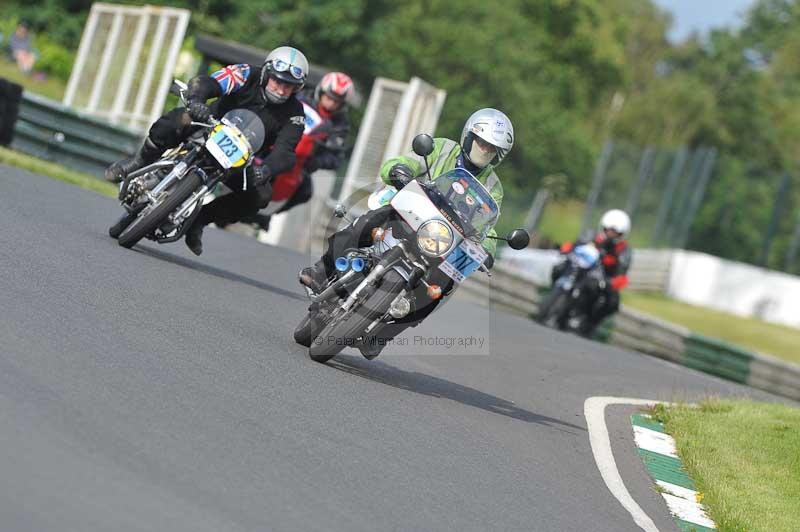 Mallory park Leicestershire;Mallory park photographs;Motorcycle action photographs;classic bikes;event digital images;eventdigitalimages;mallory park;no limits trackday;peter wileman photography;vintage bikes;vintage motorcycles;vmcc festival 1000 bikes