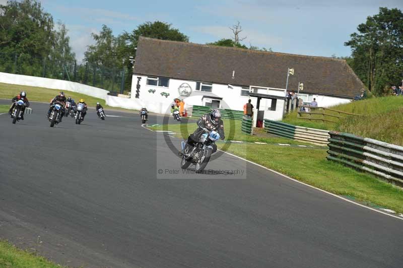 Mallory park Leicestershire;Mallory park photographs;Motorcycle action photographs;classic bikes;event digital images;eventdigitalimages;mallory park;no limits trackday;peter wileman photography;vintage bikes;vintage motorcycles;vmcc festival 1000 bikes