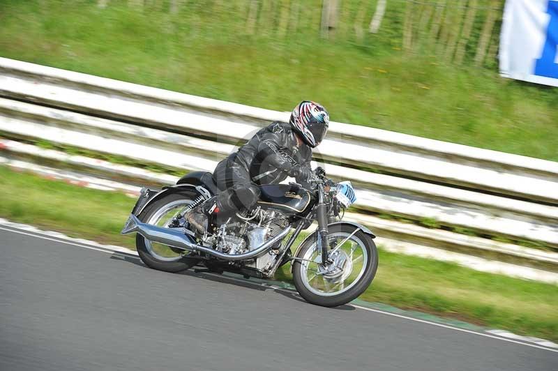 Mallory park Leicestershire;Mallory park photographs;Motorcycle action photographs;classic bikes;event digital images;eventdigitalimages;mallory park;no limits trackday;peter wileman photography;vintage bikes;vintage motorcycles;vmcc festival 1000 bikes