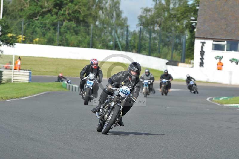 Mallory park Leicestershire;Mallory park photographs;Motorcycle action photographs;classic bikes;event digital images;eventdigitalimages;mallory park;no limits trackday;peter wileman photography;vintage bikes;vintage motorcycles;vmcc festival 1000 bikes