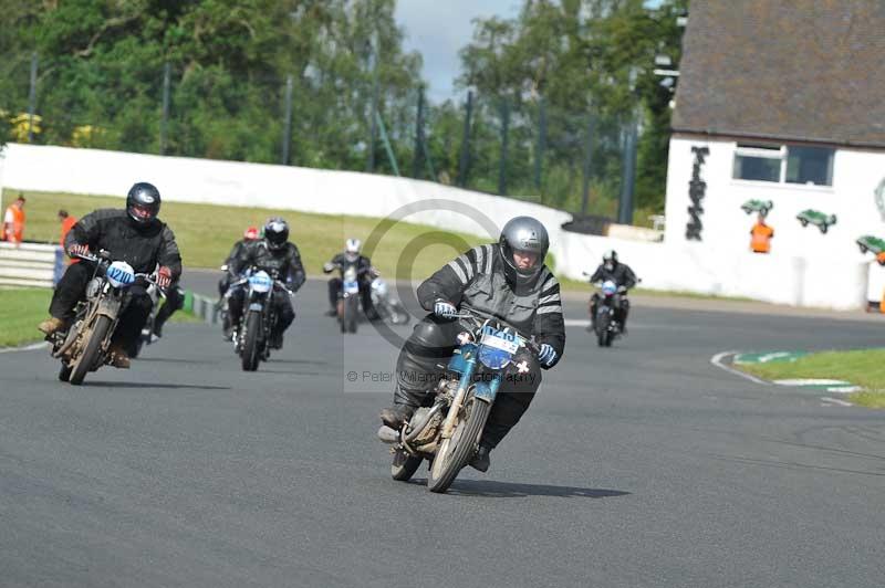 Mallory park Leicestershire;Mallory park photographs;Motorcycle action photographs;classic bikes;event digital images;eventdigitalimages;mallory park;no limits trackday;peter wileman photography;vintage bikes;vintage motorcycles;vmcc festival 1000 bikes