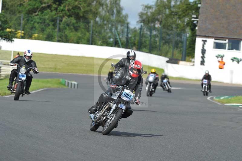 Mallory park Leicestershire;Mallory park photographs;Motorcycle action photographs;classic bikes;event digital images;eventdigitalimages;mallory park;no limits trackday;peter wileman photography;vintage bikes;vintage motorcycles;vmcc festival 1000 bikes