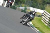 Mallory-park-Leicestershire;Mallory-park-photographs;Motorcycle-action-photographs;classic-bikes;event-digital-images;eventdigitalimages;mallory-park;no-limits-trackday;peter-wileman-photography;vintage-bikes;vintage-motorcycles;vmcc-festival-1000-bikes