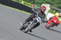 Mallory-park-Leicestershire;Mallory-park-photographs;Motorcycle-action-photographs;classic-bikes;event-digital-images;eventdigitalimages;mallory-park;no-limits-trackday;peter-wileman-photography;vintage-bikes;vintage-motorcycles;vmcc-festival-1000-bikes