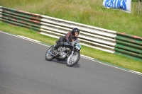 Mallory-park-Leicestershire;Mallory-park-photographs;Motorcycle-action-photographs;classic-bikes;event-digital-images;eventdigitalimages;mallory-park;no-limits-trackday;peter-wileman-photography;vintage-bikes;vintage-motorcycles;vmcc-festival-1000-bikes