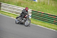 Mallory-park-Leicestershire;Mallory-park-photographs;Motorcycle-action-photographs;classic-bikes;event-digital-images;eventdigitalimages;mallory-park;no-limits-trackday;peter-wileman-photography;vintage-bikes;vintage-motorcycles;vmcc-festival-1000-bikes