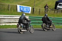 Mallory-park-Leicestershire;Mallory-park-photographs;Motorcycle-action-photographs;classic-bikes;event-digital-images;eventdigitalimages;mallory-park;no-limits-trackday;peter-wileman-photography;vintage-bikes;vintage-motorcycles;vmcc-festival-1000-bikes