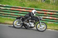 Mallory-park-Leicestershire;Mallory-park-photographs;Motorcycle-action-photographs;classic-bikes;event-digital-images;eventdigitalimages;mallory-park;no-limits-trackday;peter-wileman-photography;vintage-bikes;vintage-motorcycles;vmcc-festival-1000-bikes