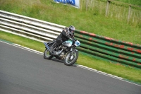 Mallory-park-Leicestershire;Mallory-park-photographs;Motorcycle-action-photographs;classic-bikes;event-digital-images;eventdigitalimages;mallory-park;no-limits-trackday;peter-wileman-photography;vintage-bikes;vintage-motorcycles;vmcc-festival-1000-bikes