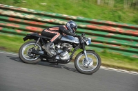 Mallory-park-Leicestershire;Mallory-park-photographs;Motorcycle-action-photographs;classic-bikes;event-digital-images;eventdigitalimages;mallory-park;no-limits-trackday;peter-wileman-photography;vintage-bikes;vintage-motorcycles;vmcc-festival-1000-bikes