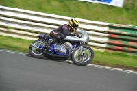 Mallory-park-Leicestershire;Mallory-park-photographs;Motorcycle-action-photographs;classic-bikes;event-digital-images;eventdigitalimages;mallory-park;no-limits-trackday;peter-wileman-photography;vintage-bikes;vintage-motorcycles;vmcc-festival-1000-bikes