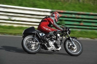 Mallory-park-Leicestershire;Mallory-park-photographs;Motorcycle-action-photographs;classic-bikes;event-digital-images;eventdigitalimages;mallory-park;no-limits-trackday;peter-wileman-photography;vintage-bikes;vintage-motorcycles;vmcc-festival-1000-bikes