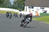 Mallory-park-Leicestershire;Mallory-park-photographs;Motorcycle-action-photographs;classic-bikes;event-digital-images;eventdigitalimages;mallory-park;no-limits-trackday;peter-wileman-photography;vintage-bikes;vintage-motorcycles;vmcc-festival-1000-bikes